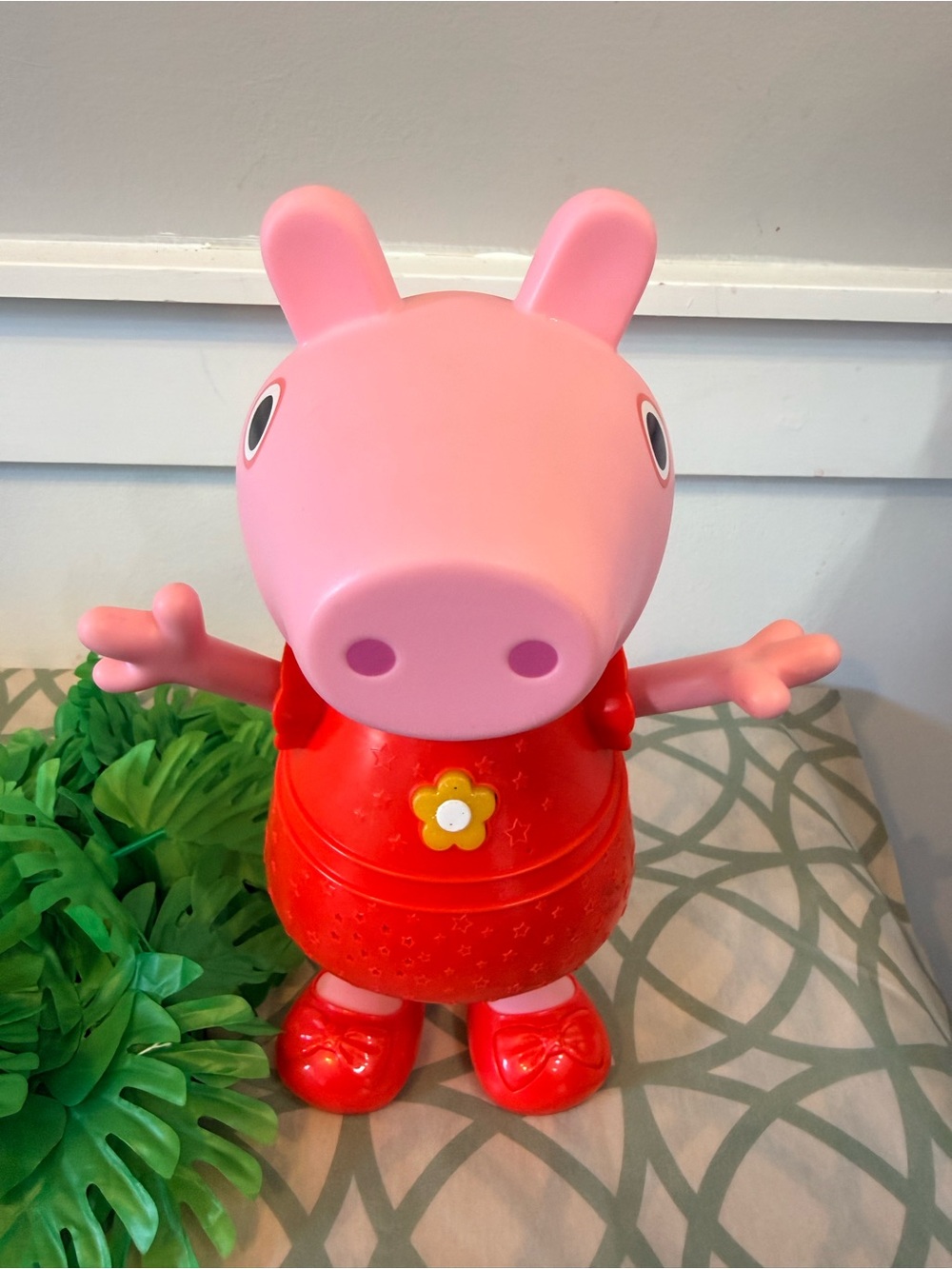 4/$25 • Peppa Pig Muddy Puddles Party Singing and Dancing Doll